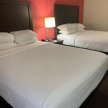 Ramada By Wyndham Hancock Waterfront Esterno foto